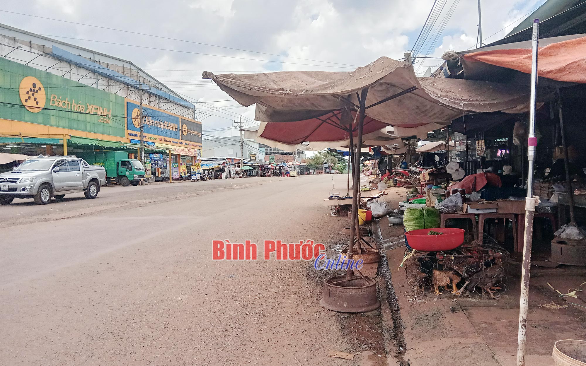 lan_chiem_long_le_duong_cho_bom_bo_10235819062023.jpg