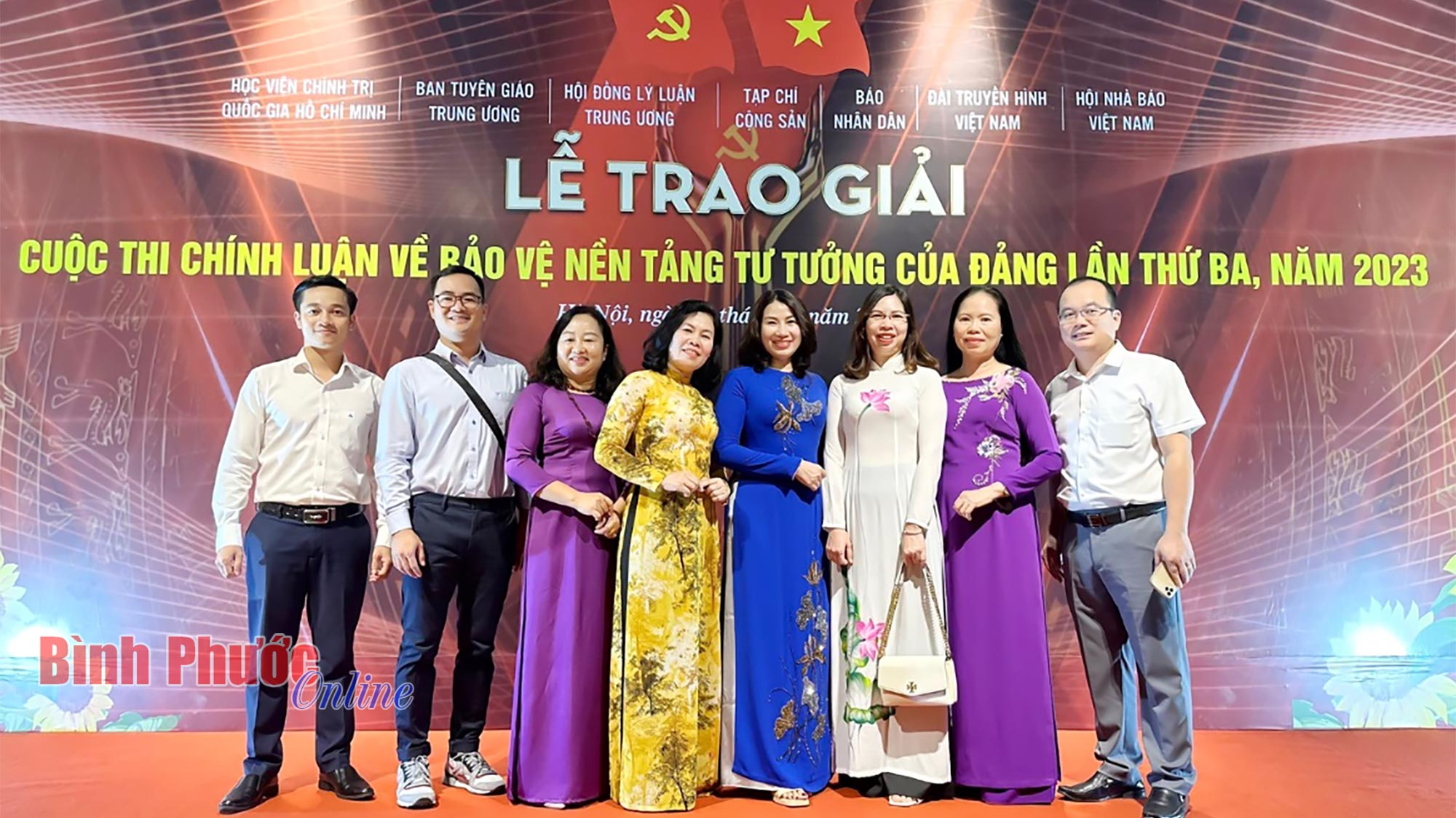 Lần đầu trên sân khấu lớn Lần đầu trên sân khấu lớn