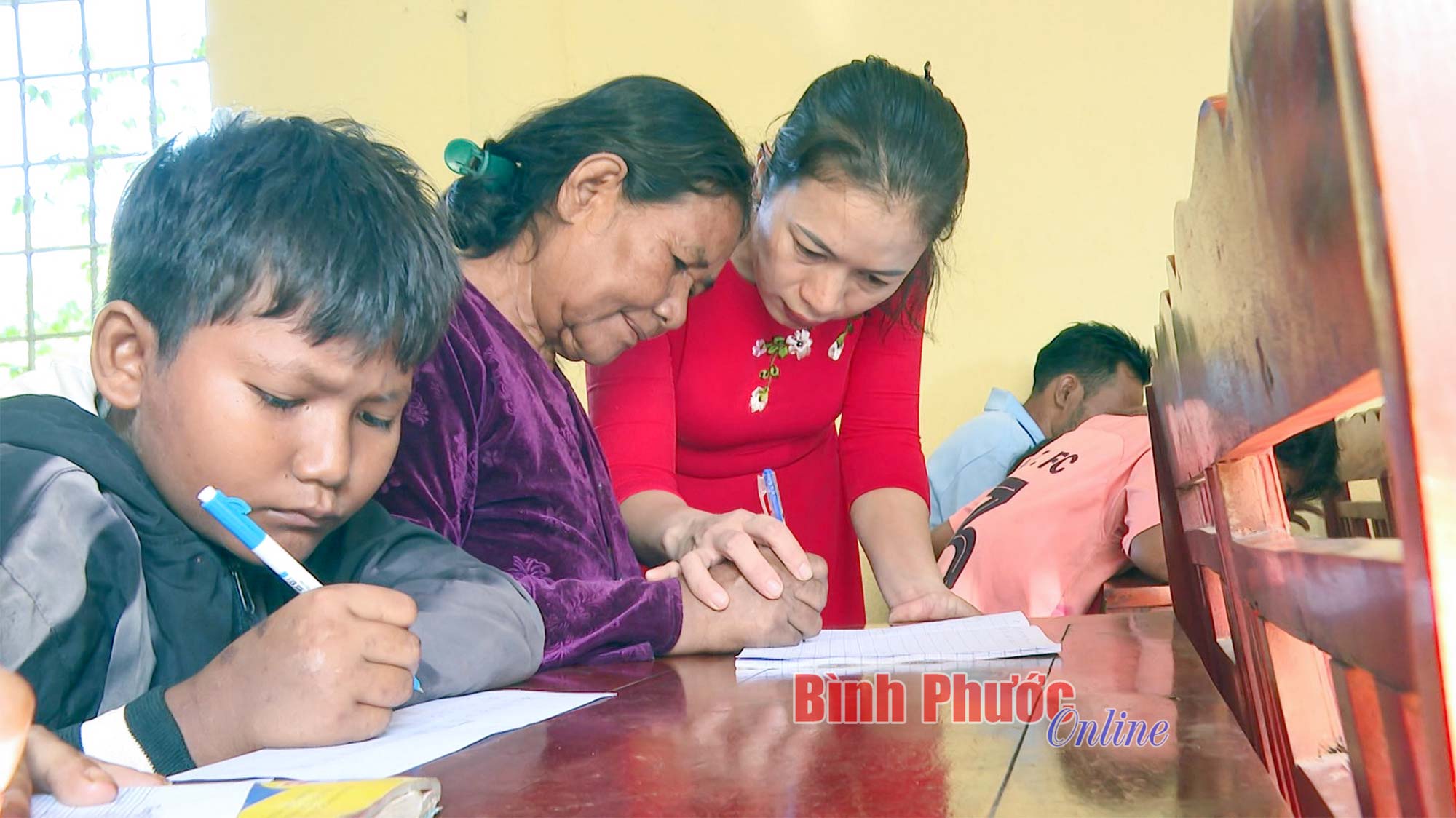 Lặng thầm “gieo chữ” vùng sâu