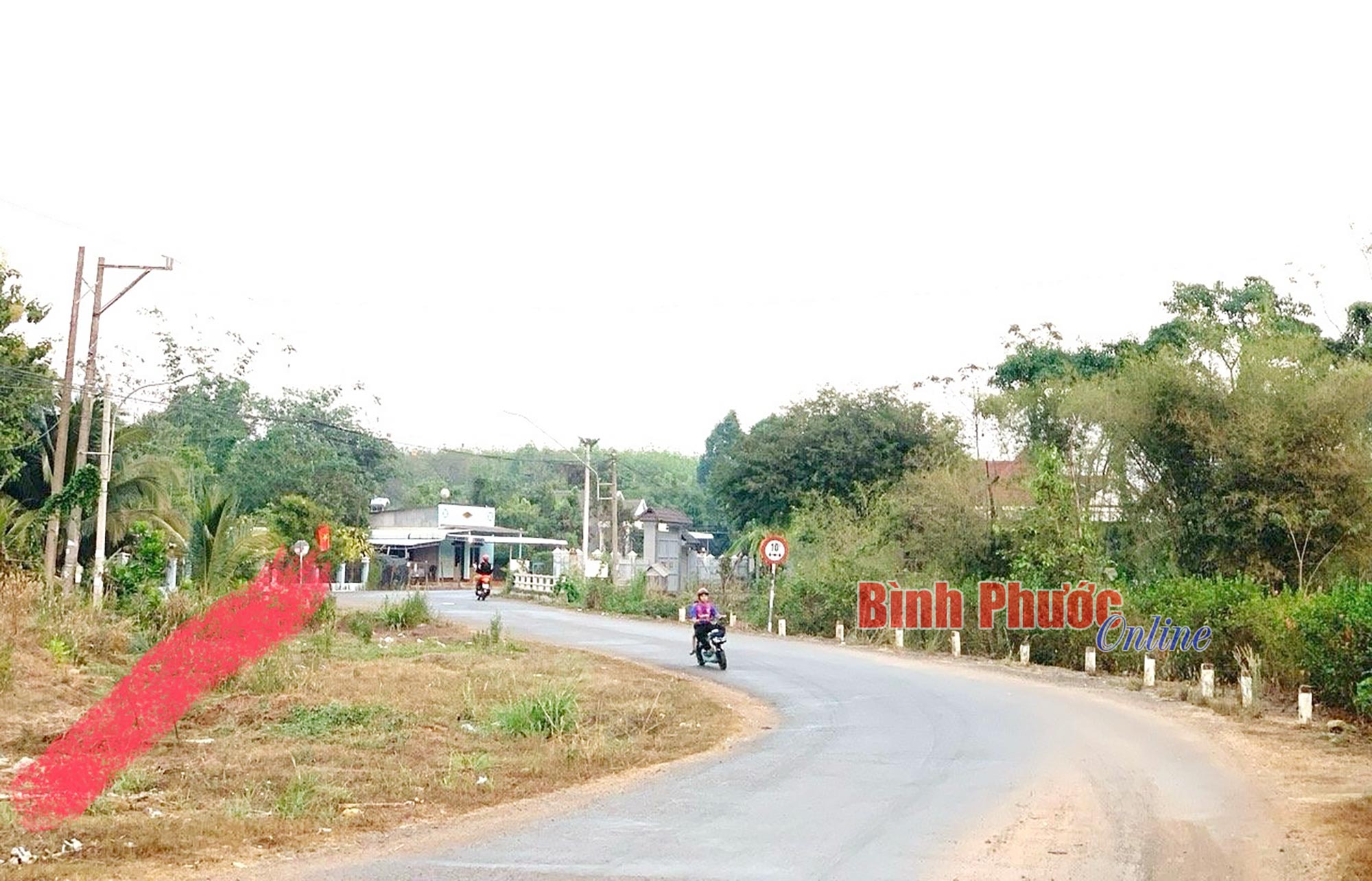 Lão nông hiến đất nắn đường