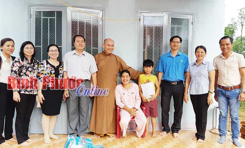 Niềm vui được tặng nhà đại đoàn kết