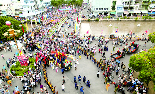 20.000 người dự lễ giỗ anh hùng Nguyễn Trung Trực 20.000 người dự lễ giỗ anh hùng Nguyễn Trung Trực