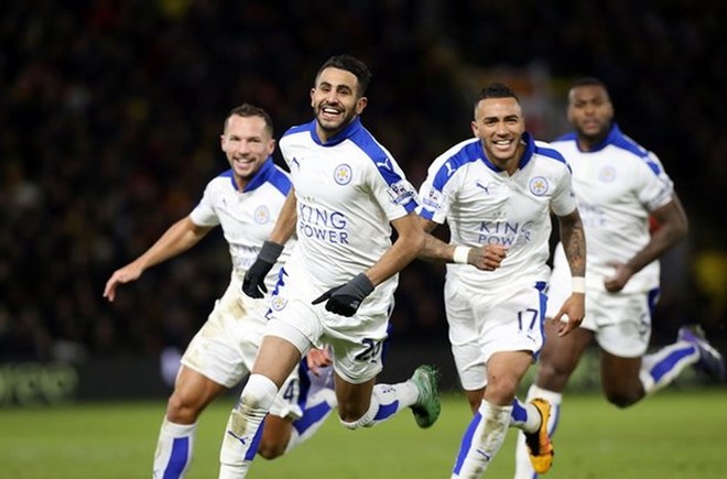 Premier League: Leicester tiến sát ngôi vương, Hiddink lập kỷ lục