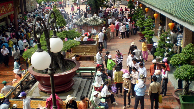 Tháng Giêng lên núi hành hương Tháng Giêng lên núi hành hương
