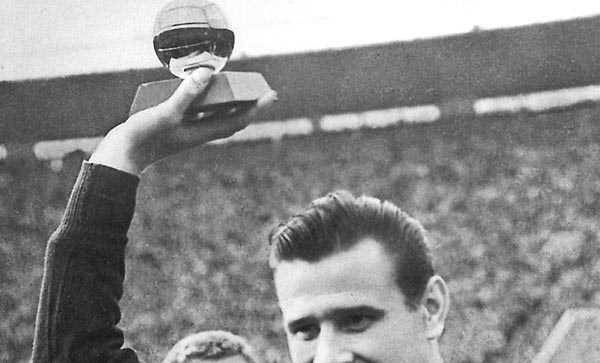 Nga dựng tượng 3-D của thủ môn huyền thoại Lev Yashin tại 11 thành phố Nga dựng tượng 3-D của thủ môn huyền thoại Lev Yashin tại 11 thành phố