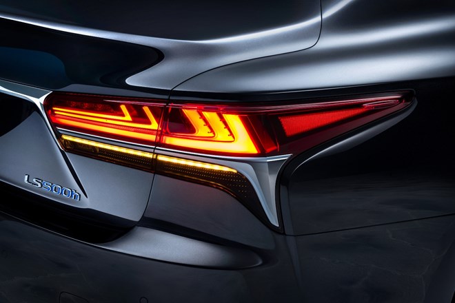 lexusls500h308032017020254.jpg