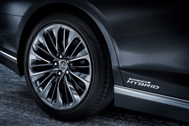 lexusls500h408032017020254.jpg