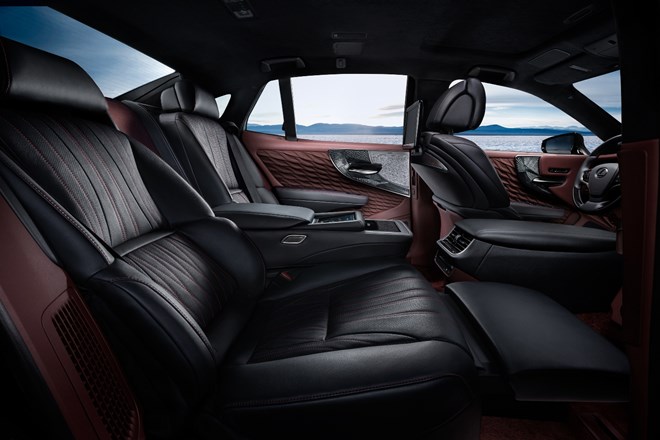 lexusls500h608032017020255.jpg