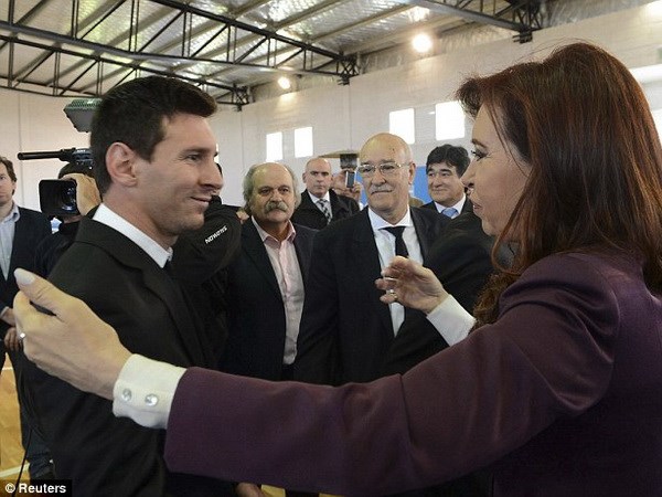 Lionel Messi lên tiếng sau những chỉ trích về Quả bóng Vàng