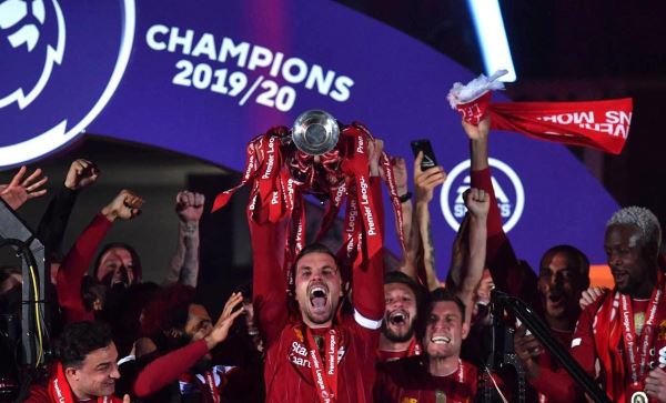 Liverpool giành chiến thắng tưng bừng trong ngày nâng cúp vô địch