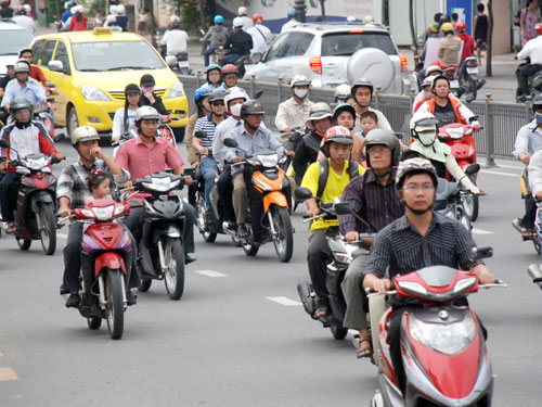 Bất cập trong thu phí sử dụng đường bộ