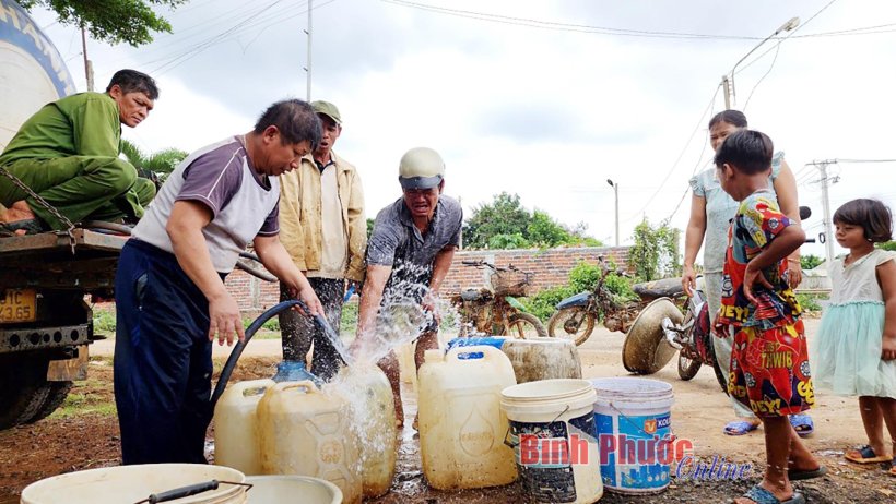 Loay hoay trong nắng hạn