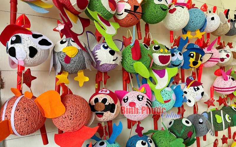Lồng đèn trung thu độc lạ từ len
