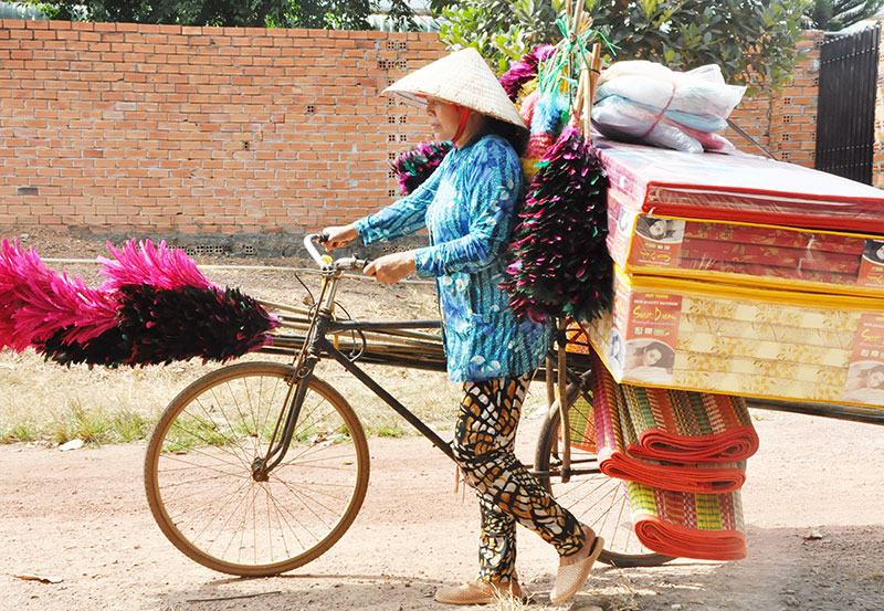 Long đong nghề bán dạo Long đong nghề bán dạo