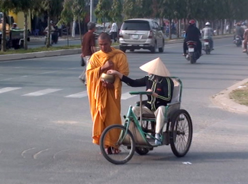 'Cái bang' đội lốt nhà sư
