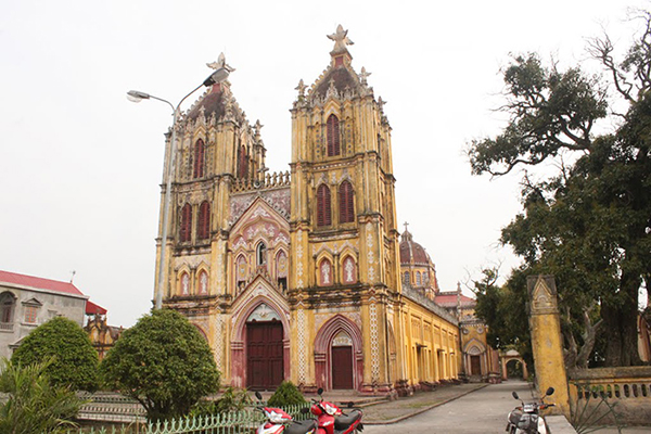 luc20thuy20church20-20imgur22062014022426.jpg