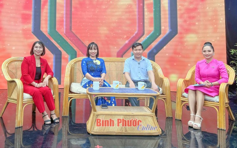 Lung linh những đóa hoa thi đua