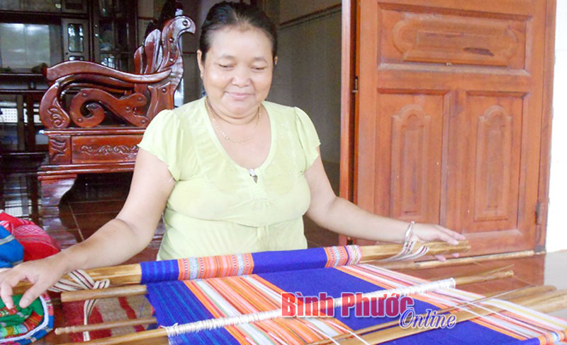 Lưu giữ nghề dệt thổ cẩm ở Thuận Tiến Lưu giữ nghề dệt thổ cẩm ở Thuận Tiến