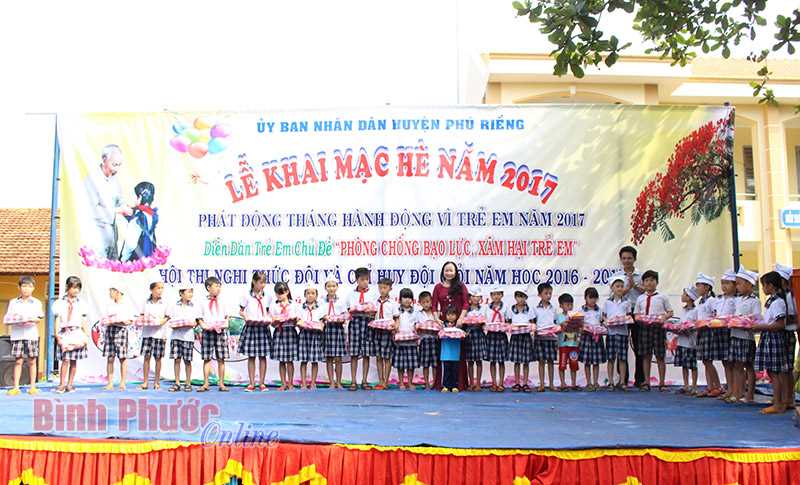 Phú Riềng khai mạc hè và Tháng hành động vì trẻ em 2017