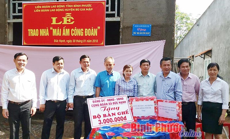 “Mái ấm công đoàn” tặng đoàn viên nghèo “Mái ấm công đoàn” tặng đoàn viên nghèo