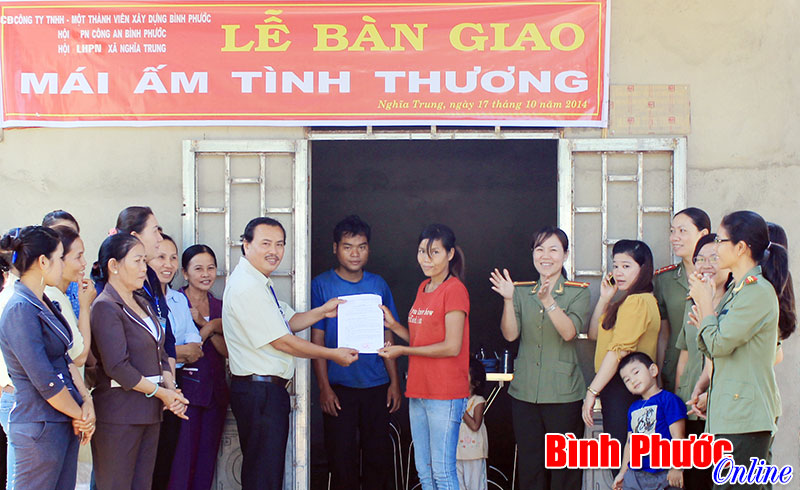 Hội phụ nữ Công an tỉnh: Tặng nhà cho phụ nữ DTTS nghèo Hội phụ nữ Công an tỉnh: Tặng nhà cho phụ nữ DTTS nghèo