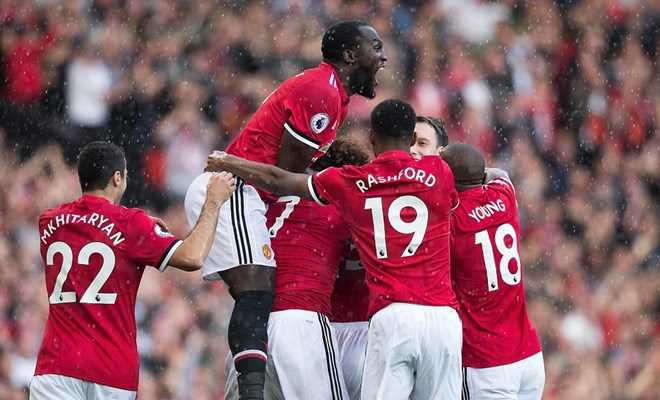 Vùi dập Everton, M.U vẫn xếp sau Man City do... bảng chữ cái