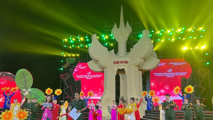 Mang Xuân về biên giới