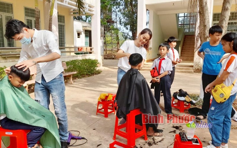 Mang xuân yêu thương đến mọi nhà Mang xuân yêu thương đến mọi nhà