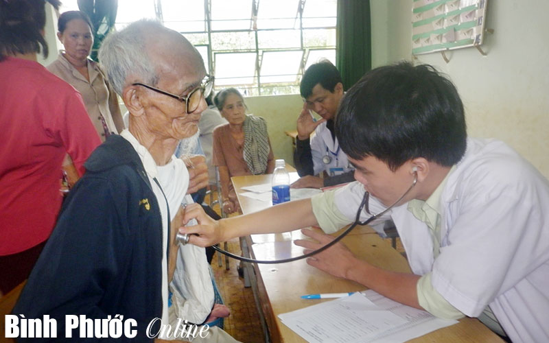 Mang yêu thương đến người nghèo