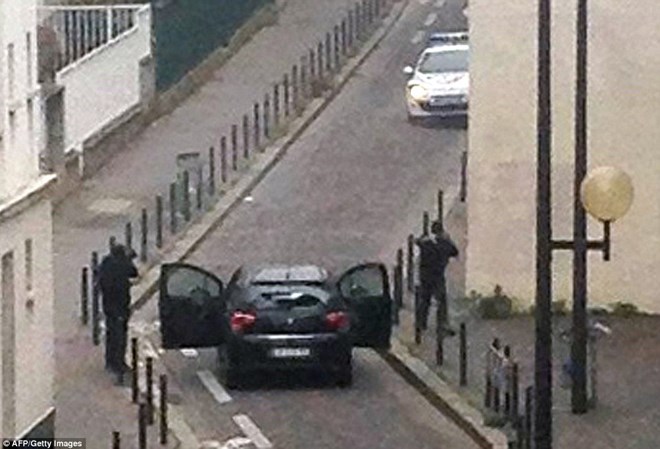 mask_men_paris_4.jpg