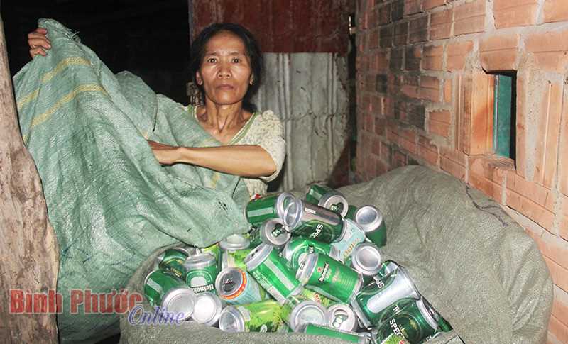 Mẹ phụ hồ nuôi con đại học