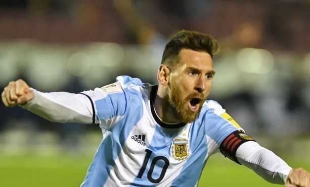 Lionel Messi thoát khỏi cái bóng của Diego Maradona ở Quito Lionel Messi thoát khỏi cái bóng của Diego Maradona ở Quito