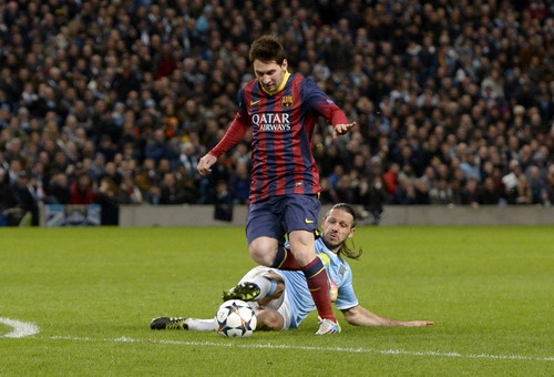 Messi hóa giải lời nguyền, Barca dạo bước tại Etihad
