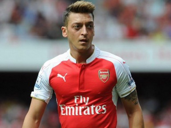 Oezil là cầu thủ Đức ở nước ngoài xuất sắc nhất năm 2015 Oezil là cầu thủ Đức ở nước ngoài xuất sắc nhất năm 2015