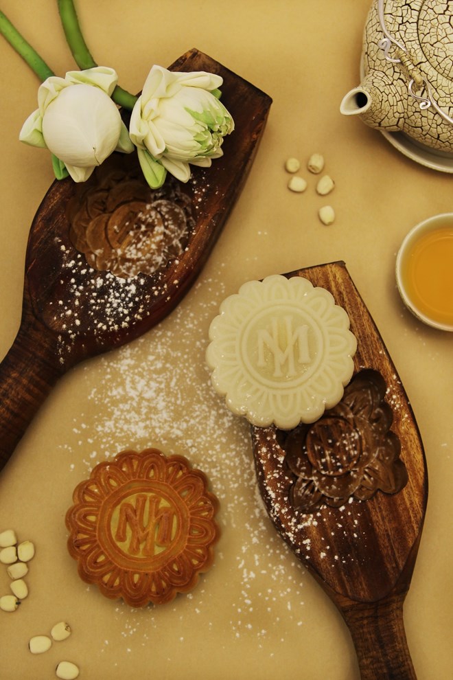 metropolemooncake08092017092636.jpg