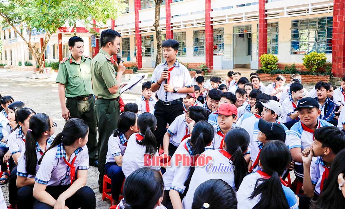 Giáo dục an toàn giao thông trong trường học Giáo dục an toàn giao thông trong trường học