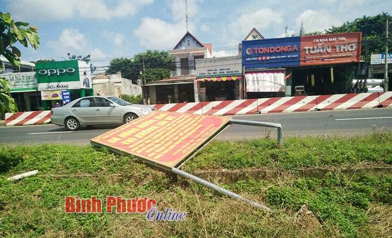 Bảng hiệu gãy đổ cần khắc phục