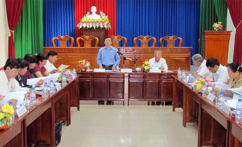 Toàn tỉnh vận động hơn 2 tỷ ủng hộ đồng bào miền Trung Toàn tỉnh vận động hơn 2 tỷ ủng hộ đồng bào miền Trung