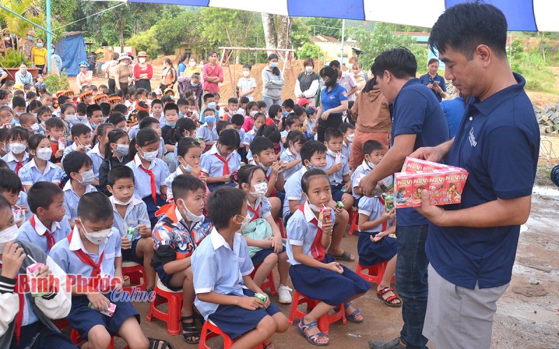 Miệt mài san sẻ yêu thương Miệt mài san sẻ yêu thương
