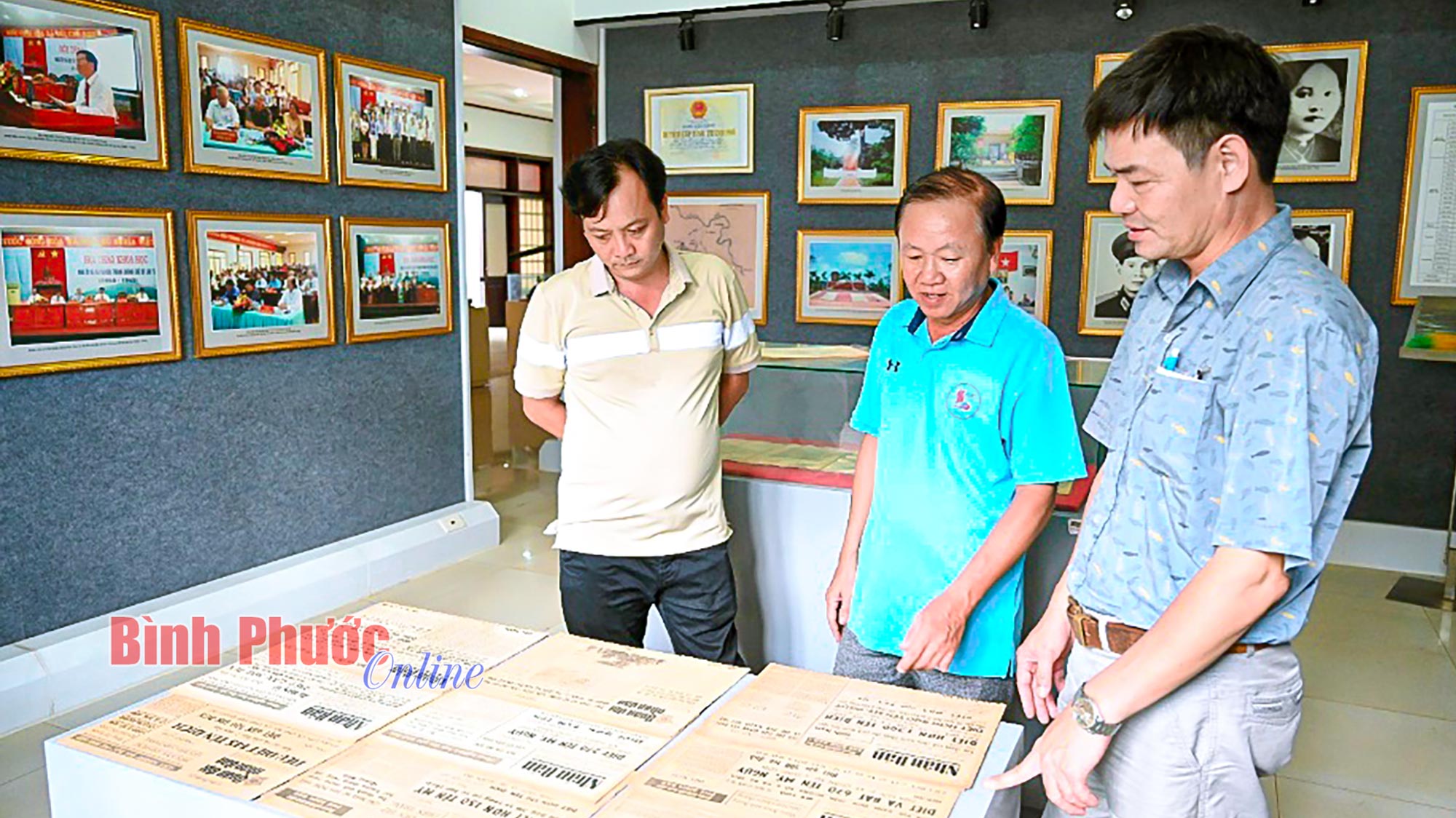 Minh chứng một thời hoa lửa Minh chứng một thời hoa lửa