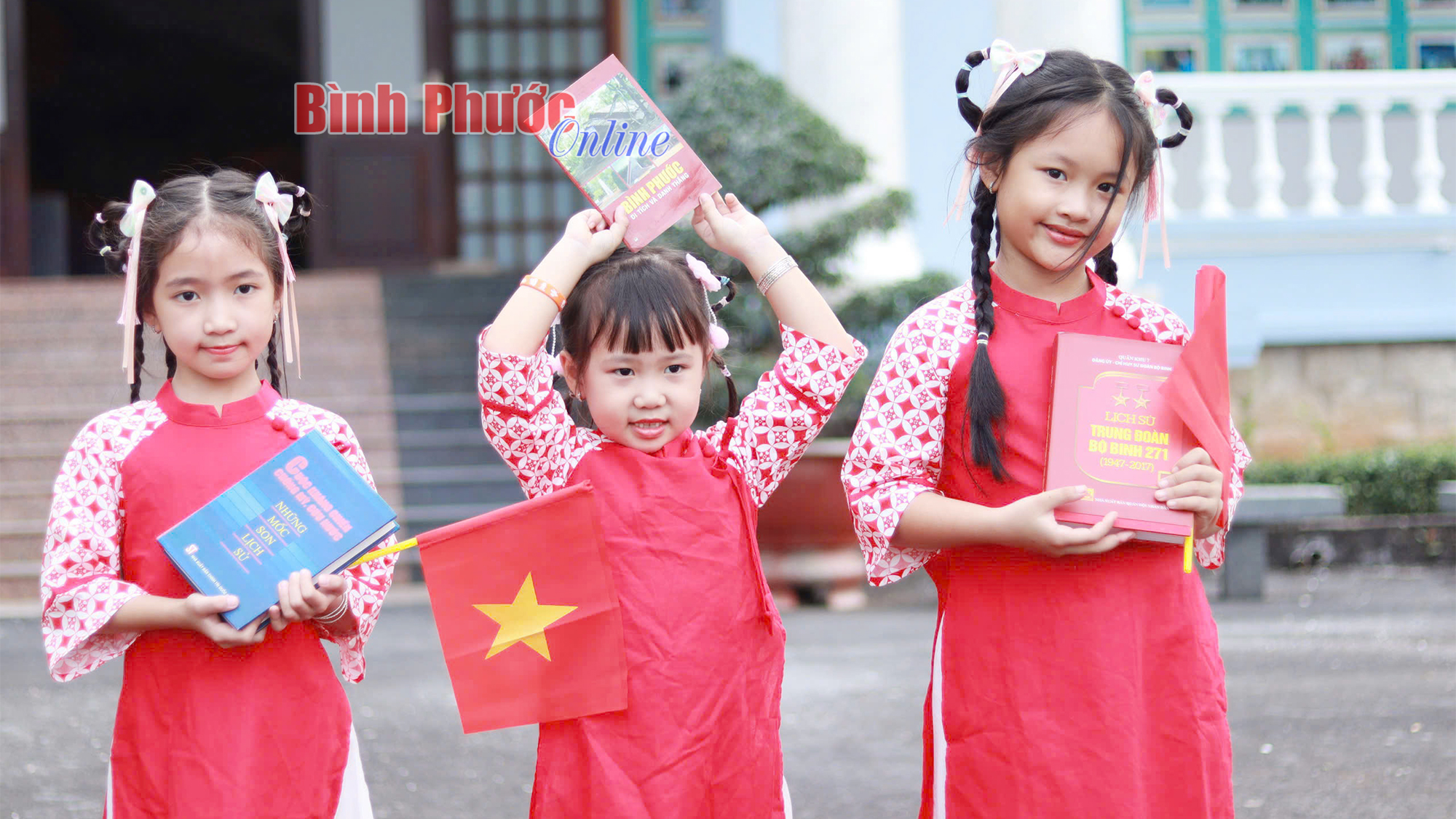 Mở sách ra… là thấy tết