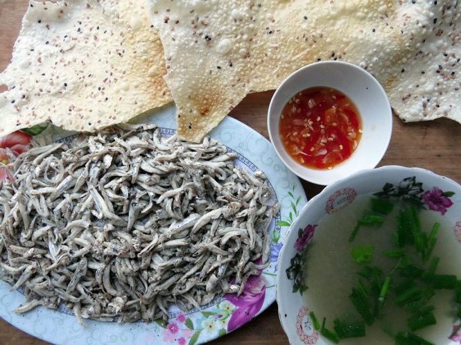 mon-ca-com-luoc-xuc-banh-trang-145913211629032016024741.jpg