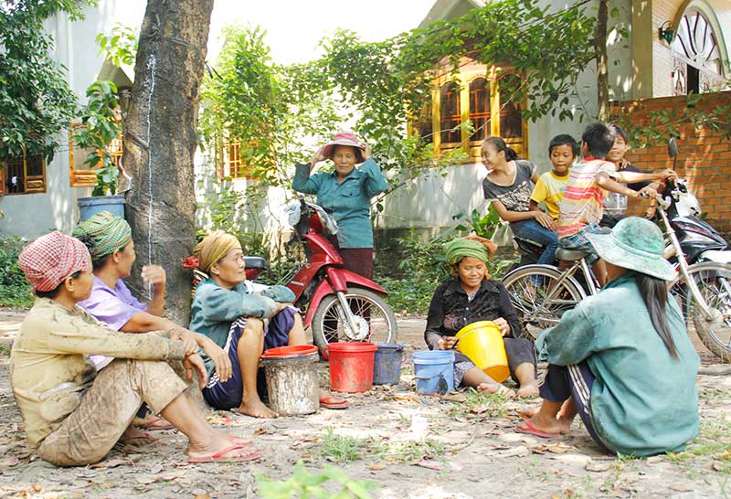 Mót mủ cao su: Nghề? Mót mủ cao su: Nghề?