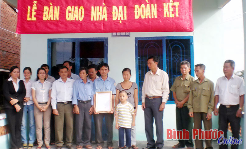 MTTQ các cấp xây tặng 136 nhà đại đoàn kết MTTQ các cấp xây tặng 136 nhà đại đoàn kết