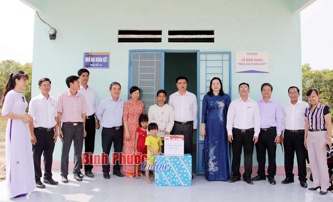 MTTQ các cấp bàn giao 136 nhà đại đoàn kết MTTQ các cấp bàn giao 136 nhà đại đoàn kết
