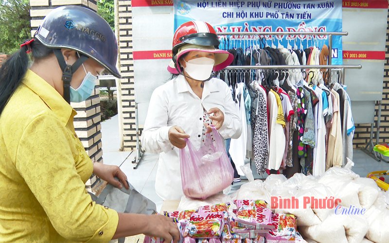 Mua hàng bằng… nụ cười