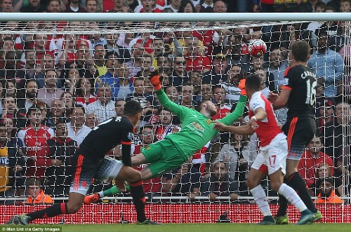 Arsenal ghi 3 bàn trong 20 phút, đè bẹp MU Arsenal ghi 3 bàn trong 20 phút, đè bẹp MU