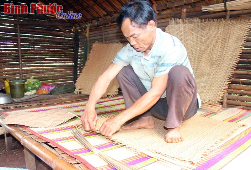 Mưu sinh bằng nghề làm nia