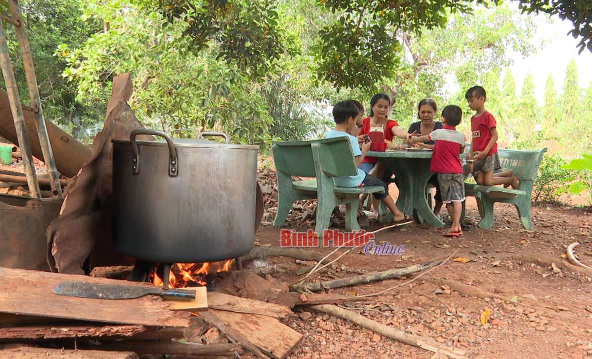 Dạy trẻ nét đẹp ngày tết cổ truyền Dạy trẻ nét đẹp ngày tết cổ truyền