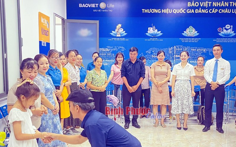 Nâng bước con yêu